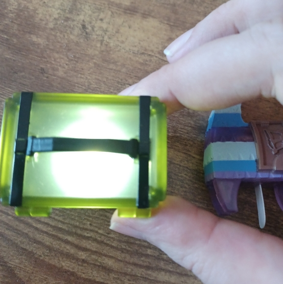 Loot Llama & Treasure chest light ups - Picture 3 of 3